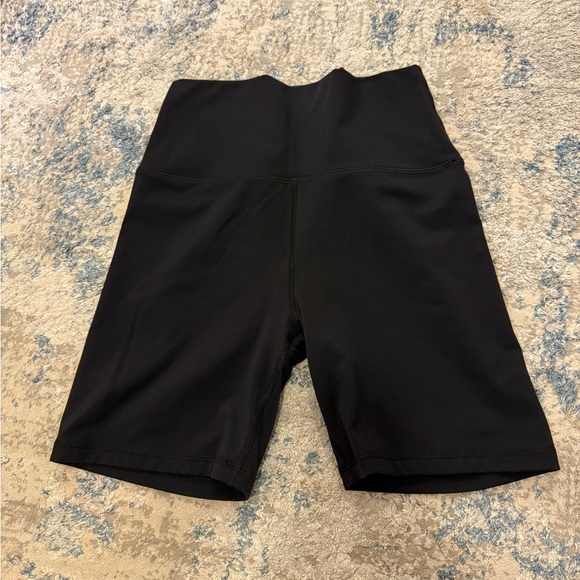 Set Active LUXFORM® Bike Shorts - Picture 2 of 3
